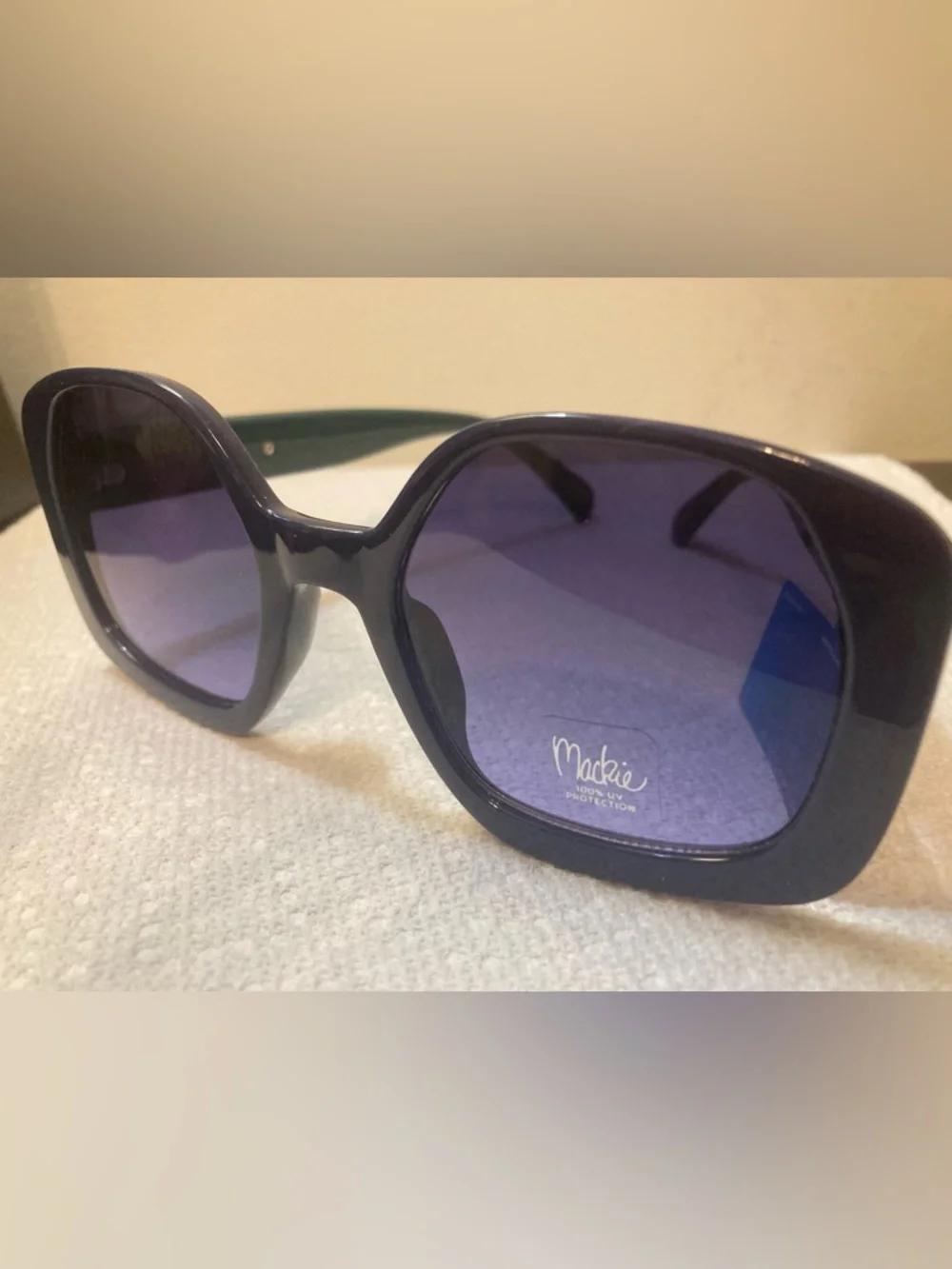 NWT Bob Mackie Navy and Green Square Sunglasses
